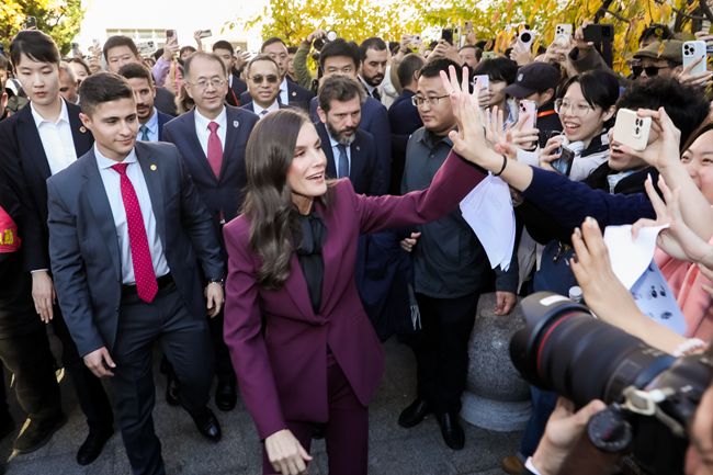 Queen Letizia of Spain visits BFSU